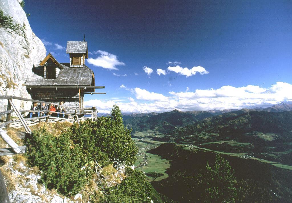 格洛博明美好假日旅馆公寓 外观 照片